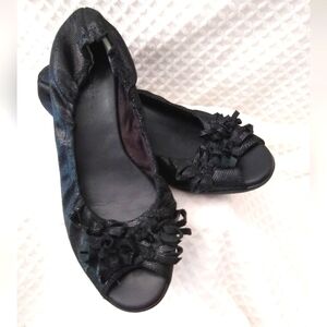 Elegant Women's Peep Toe Slip-On Black Flats by The Flexx Sz 8B Bow Commotion